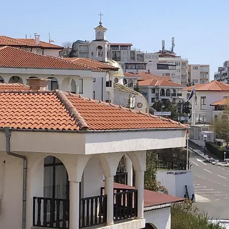2 Bedroom With 2 Balconies And Sea Views Апартамент
