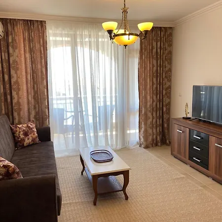 شقة 2 Bedroom With 2 Balconies And Sea Views *