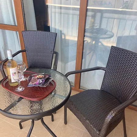 Апартамент 2 Bedroom With 2 Balconies And Sea Views Свети Влас
