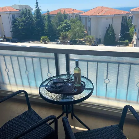 شقة 2 Bedroom With 2 Balconies And Sea Views *
